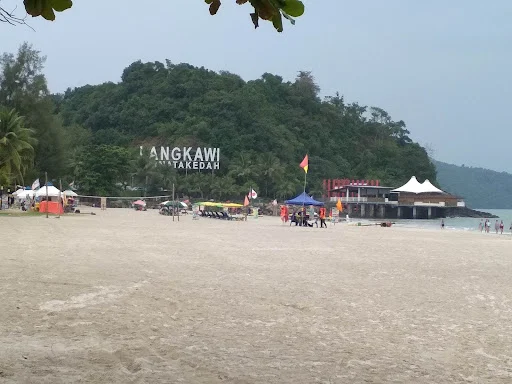 Seni bina dalaman di Pantai Cenang